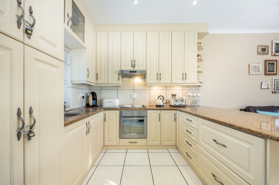 6 Bedroom Property for Sale in Eversdal Western Cape